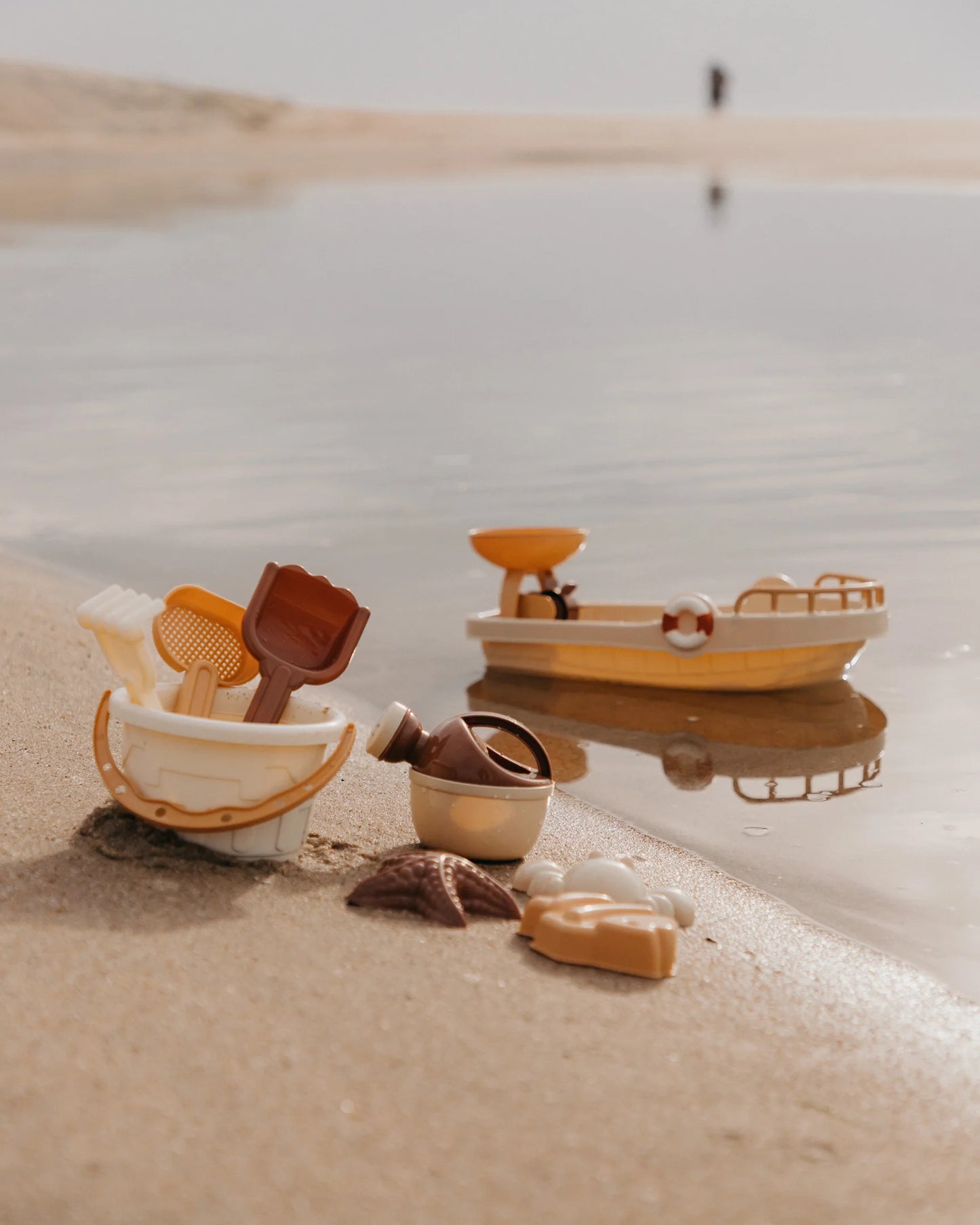 Mrs.Ertha All Aboard Strandset