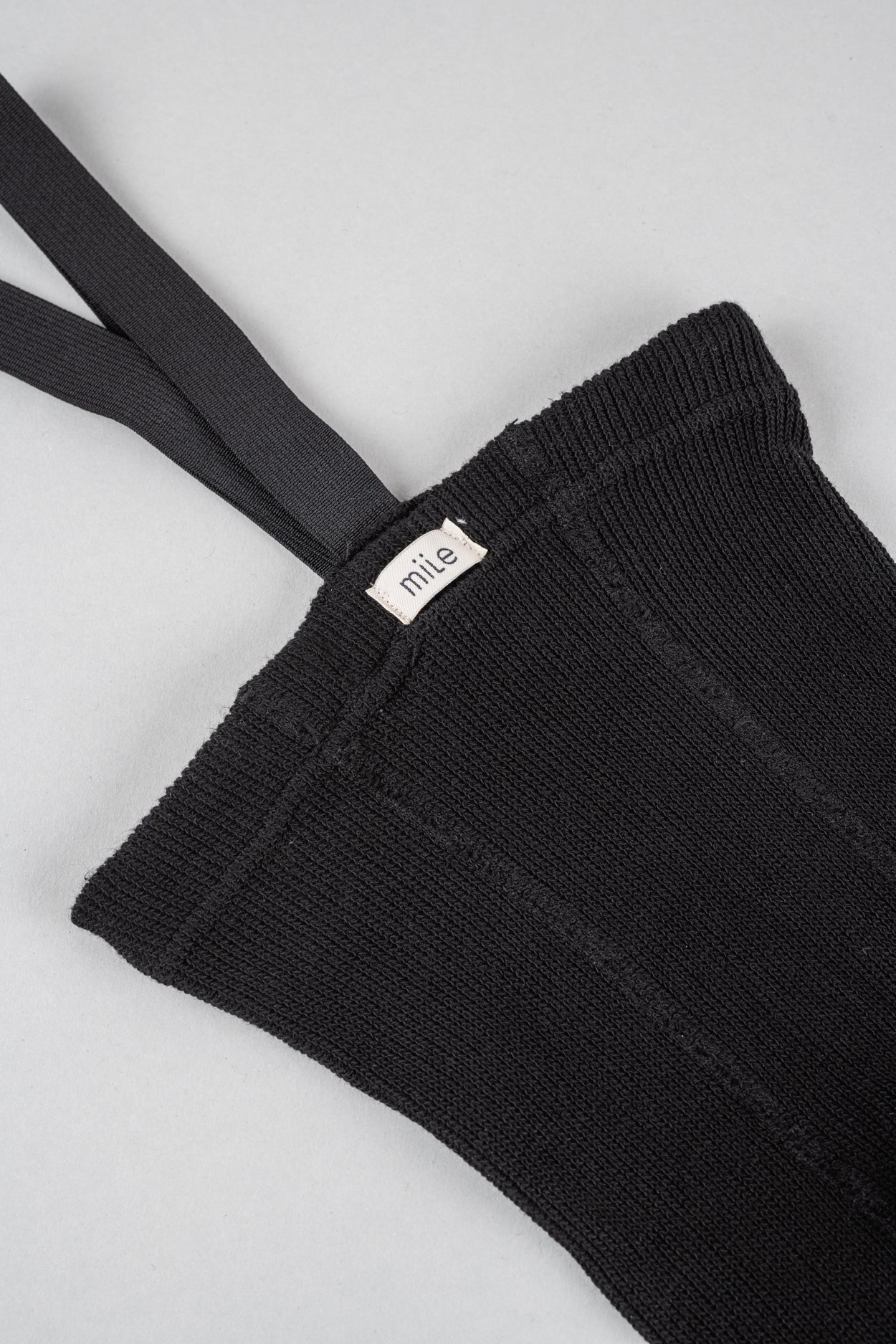 Strumpfhose mit Hosenträgern in schwarz