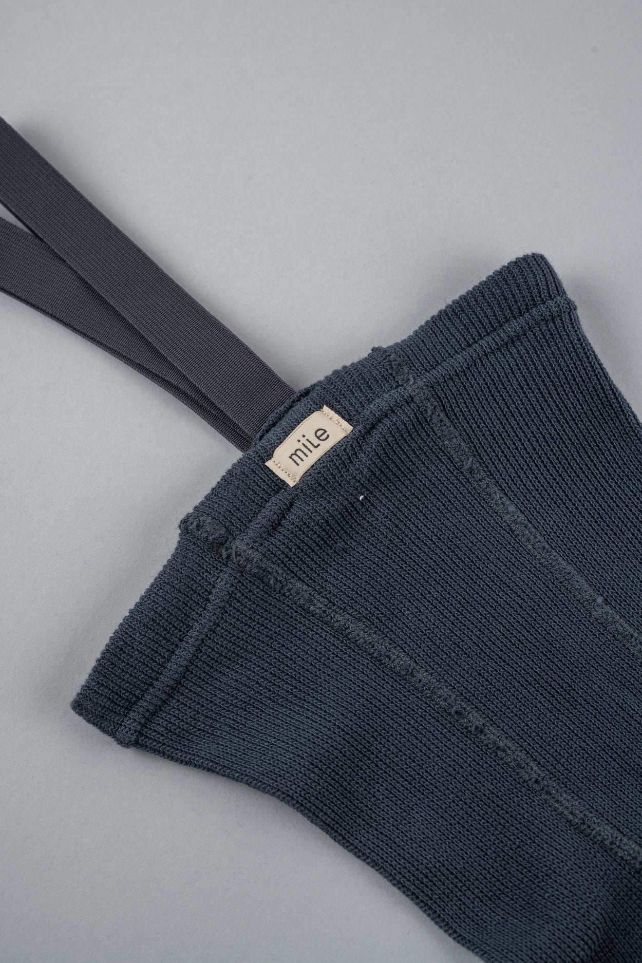 Strumpfhose mit Hosenträgern in Stahlblau