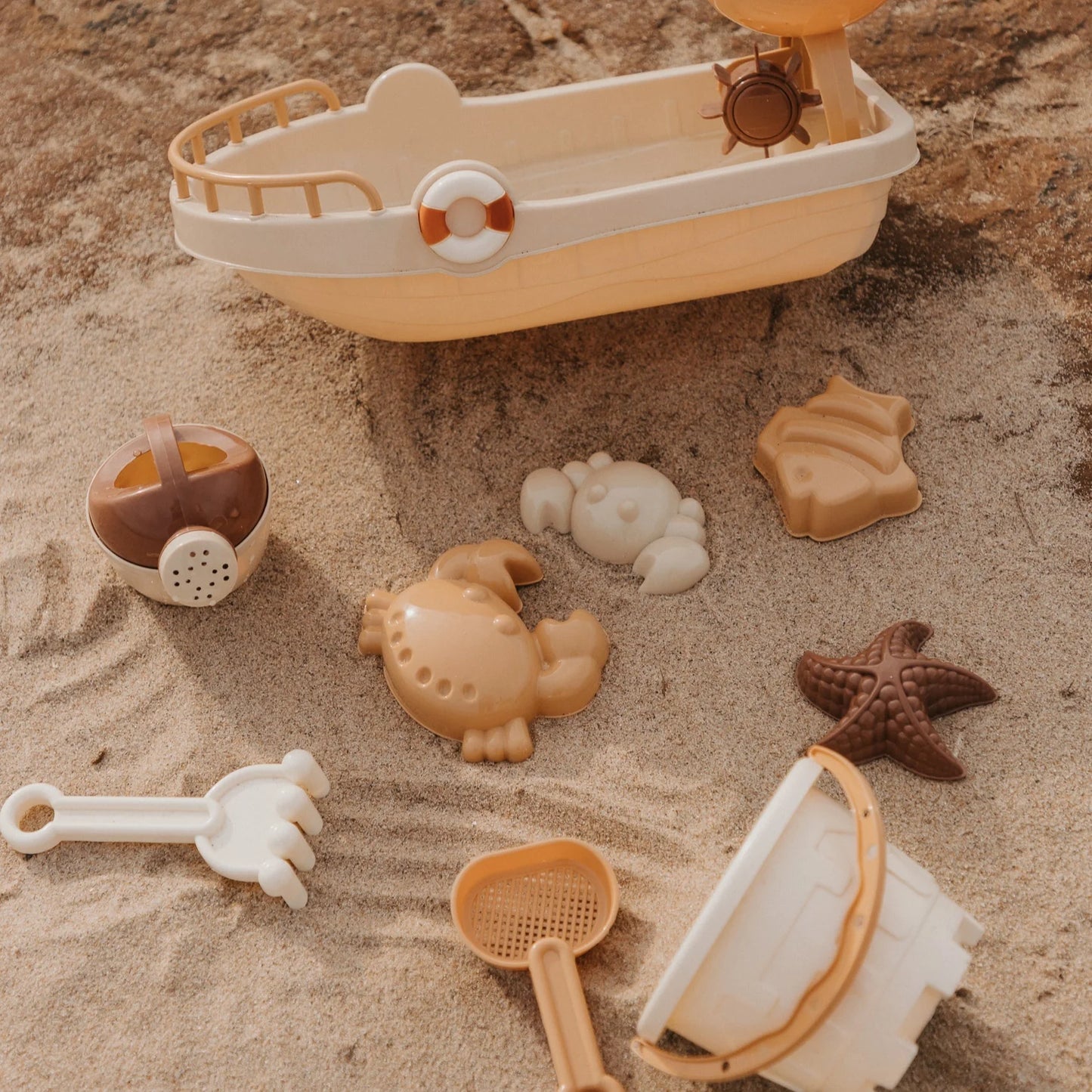 Mrs.Ertha All Aboard Strandset
