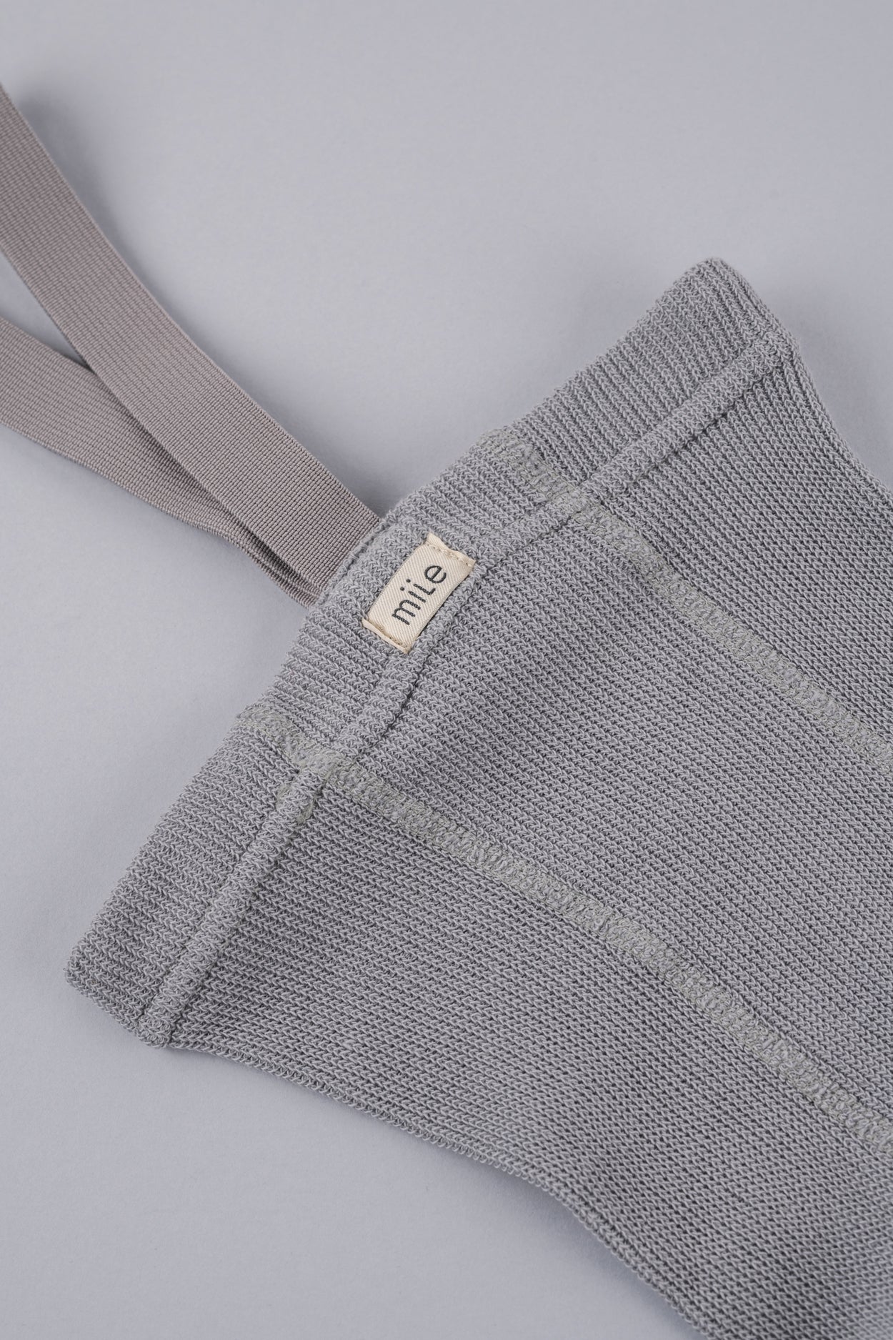 Strumpfhose mit Hosenträgern in grau