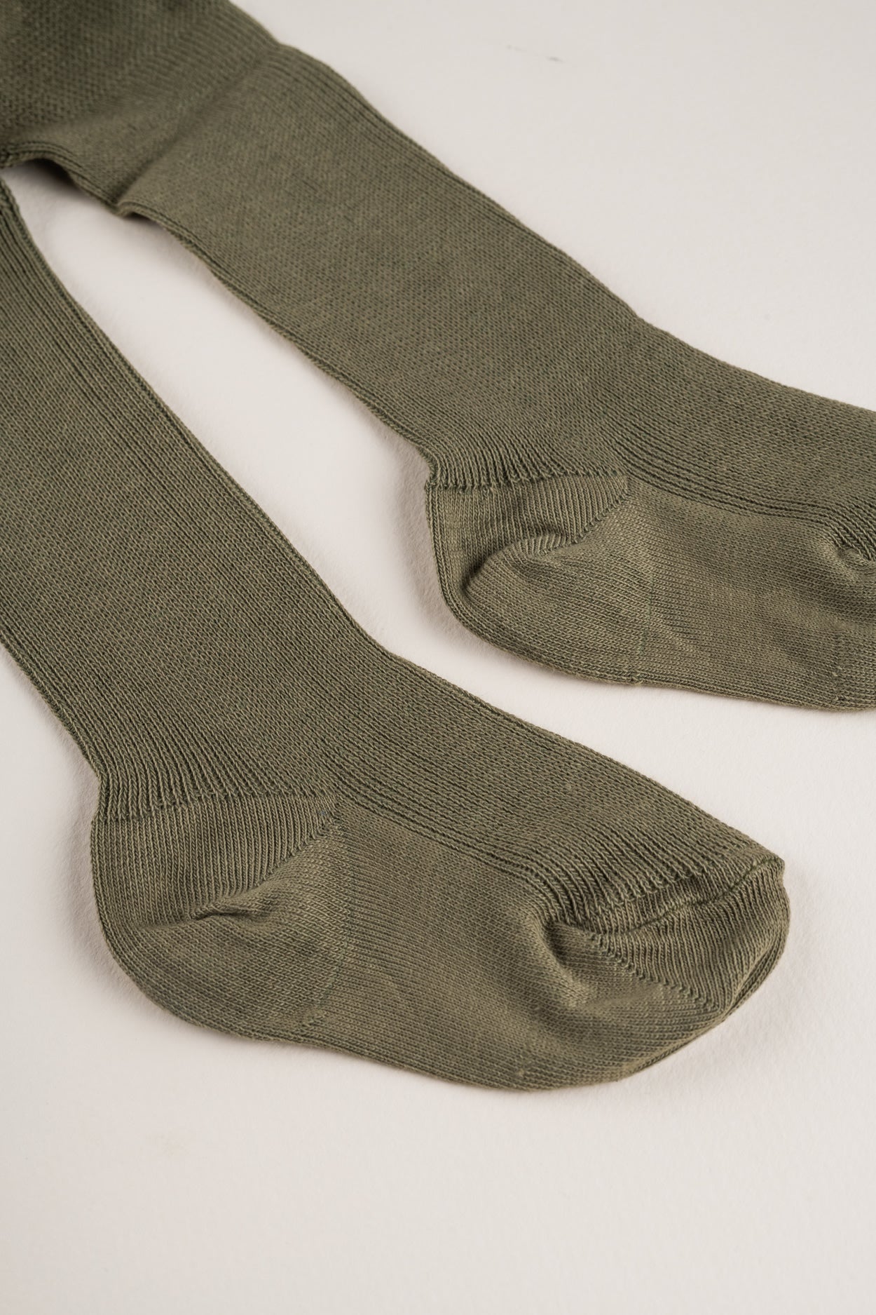Strumpfhose mit Hosenträgern in olive
