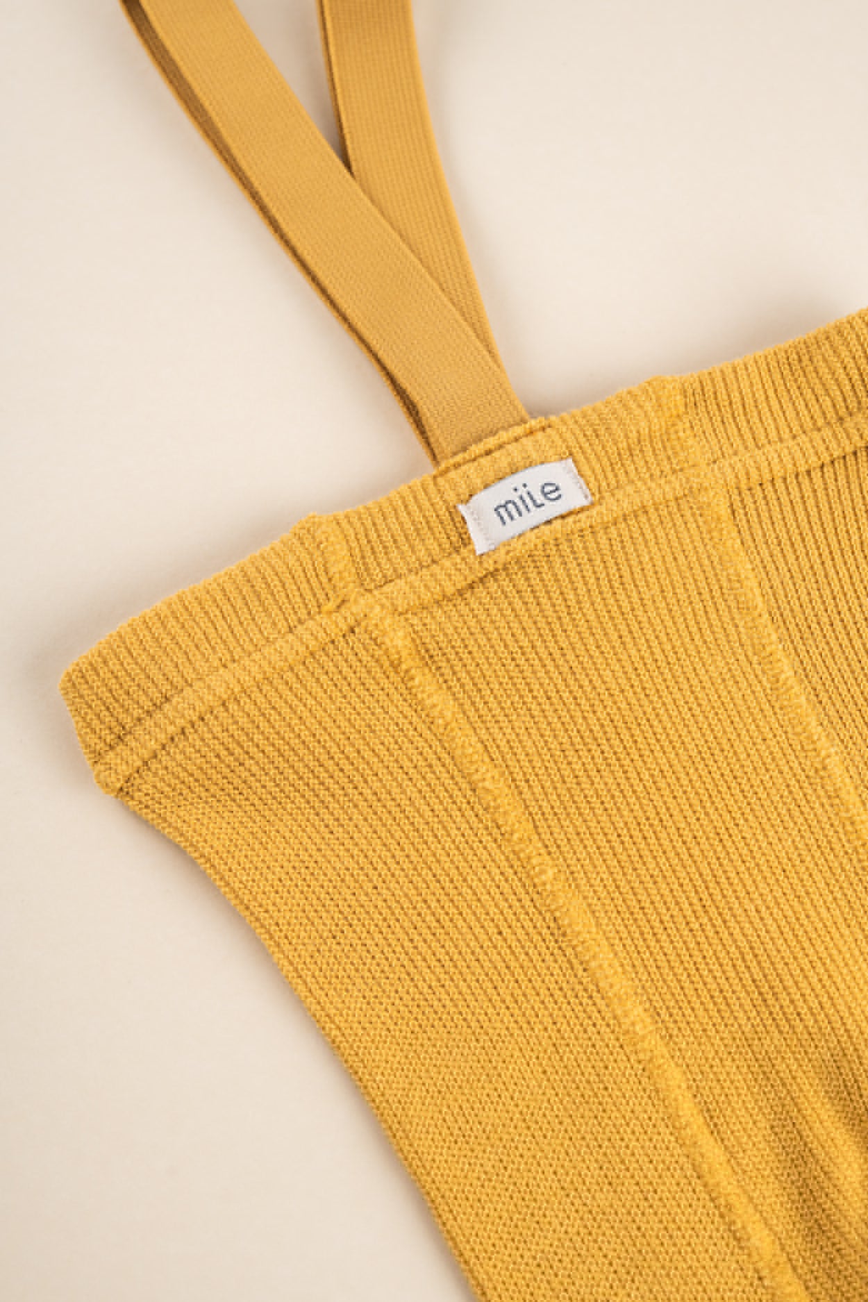 Strumpfhose mit Hosenträgern in Honiggelb