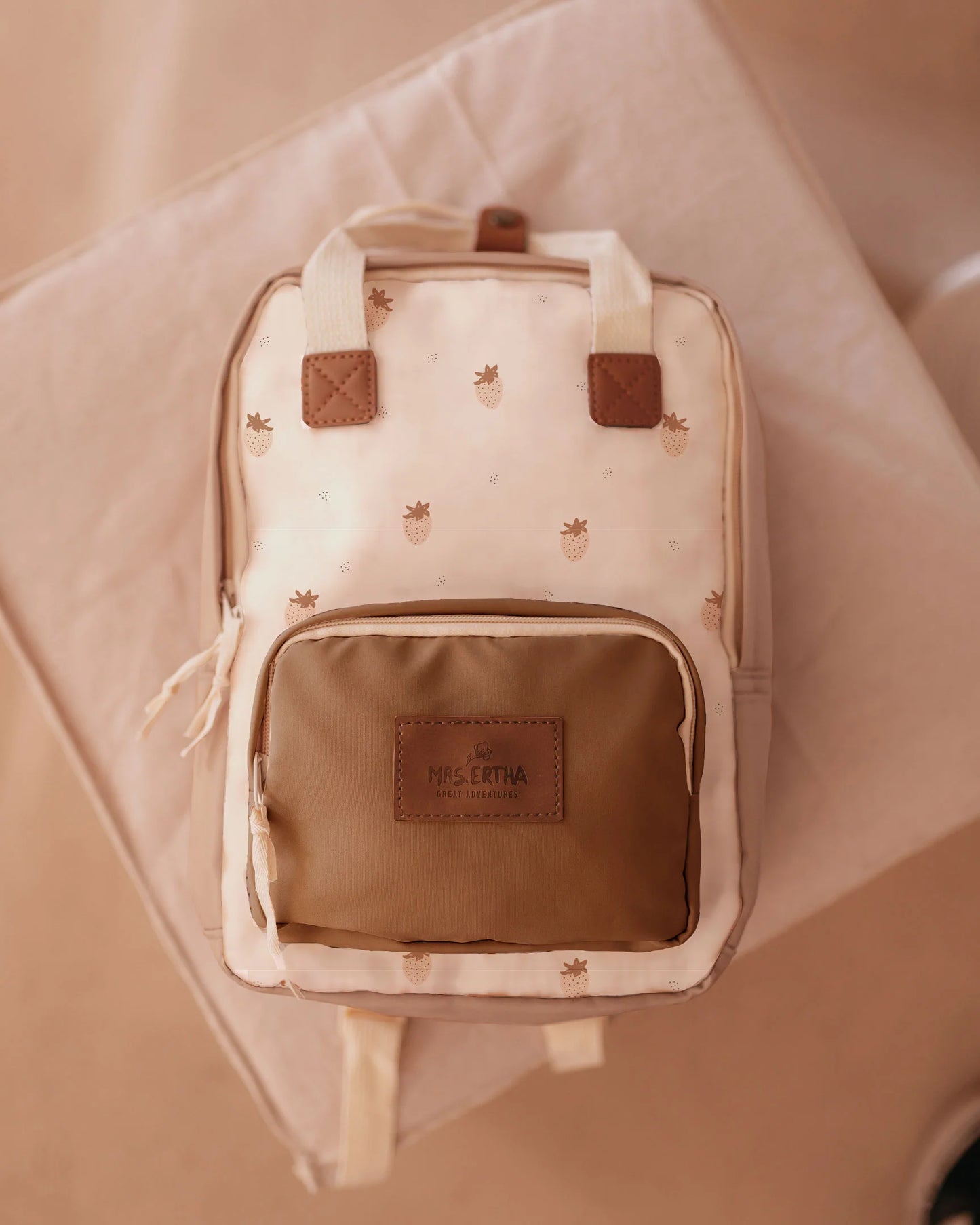 Mrs.Ertha Rucksack Stravberries mood