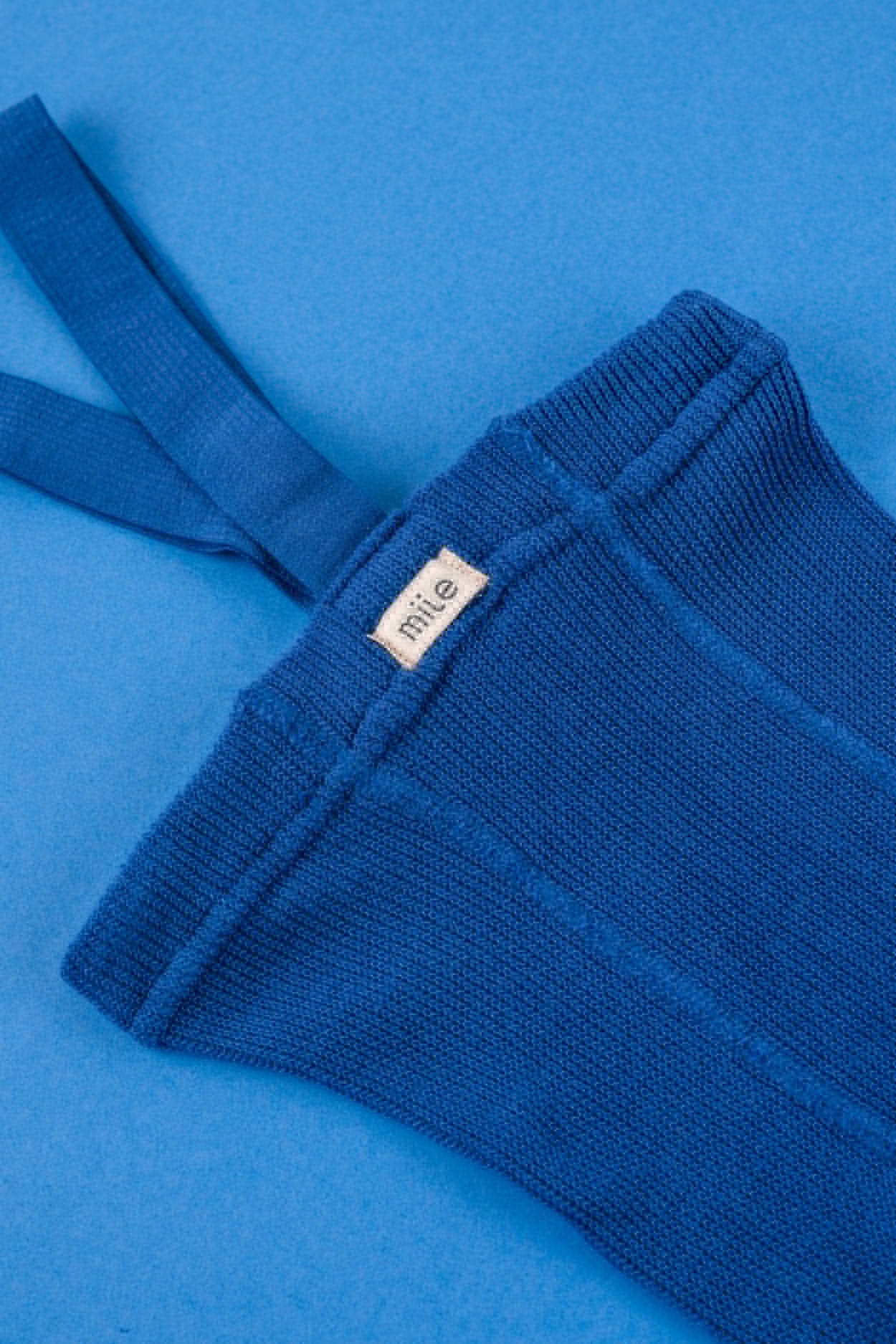 Strumpfhose mit Hosenträgern in Kobaltblau