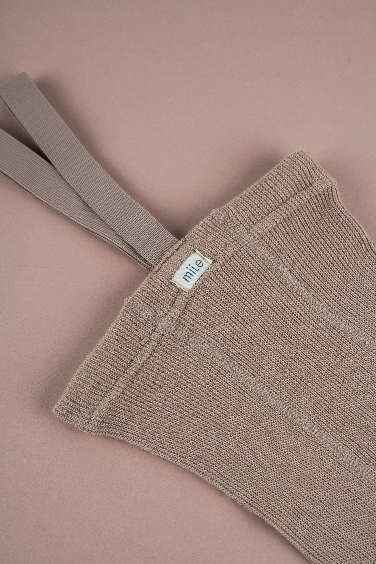 Strumpfhose mit Hosenträgern in beige