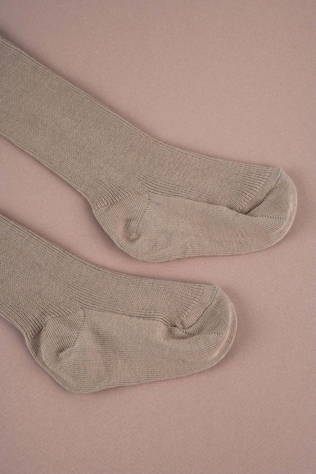 Strumpfhose mit Hosenträgern in beige