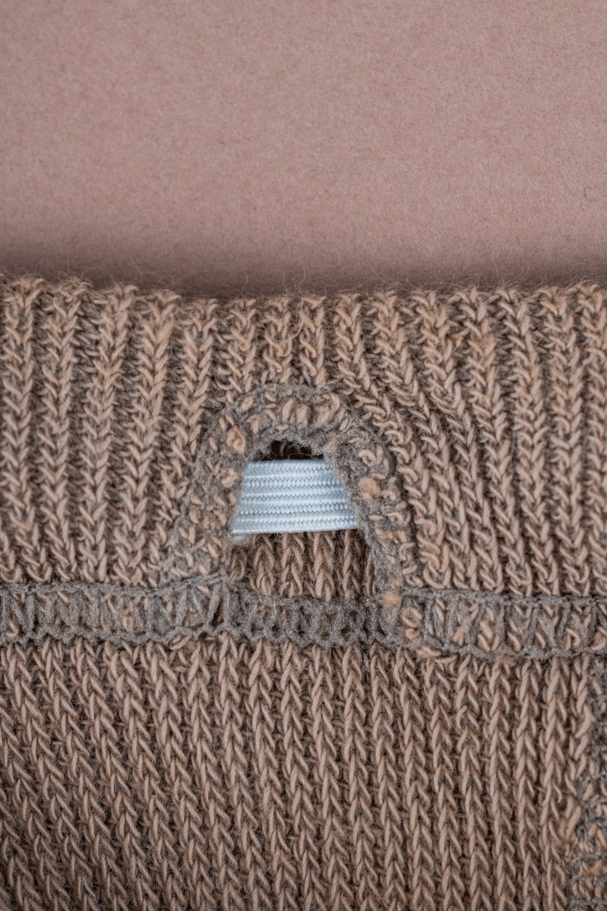 Strumpfhose mit Hosenträgern in beige
